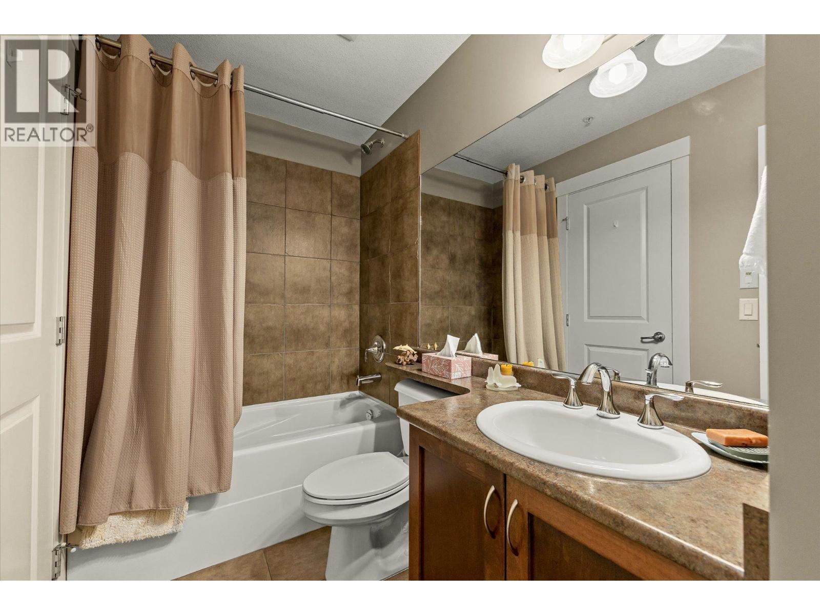Second bedroom ensuite with 2 entrances. - 3545 Carrington Road Unit# 108, West Kelowna, BC