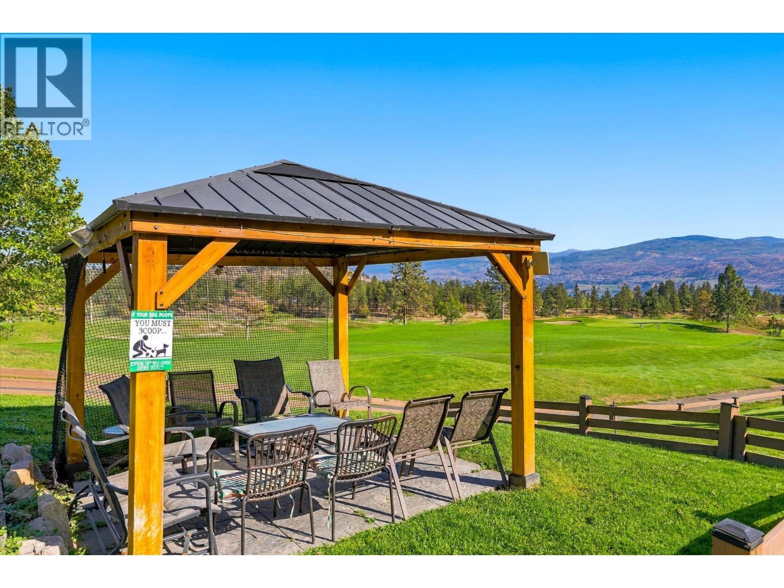 Community hang out with your pets. - 3545 Carrington Road Unit# 108, West Kelowna, BC