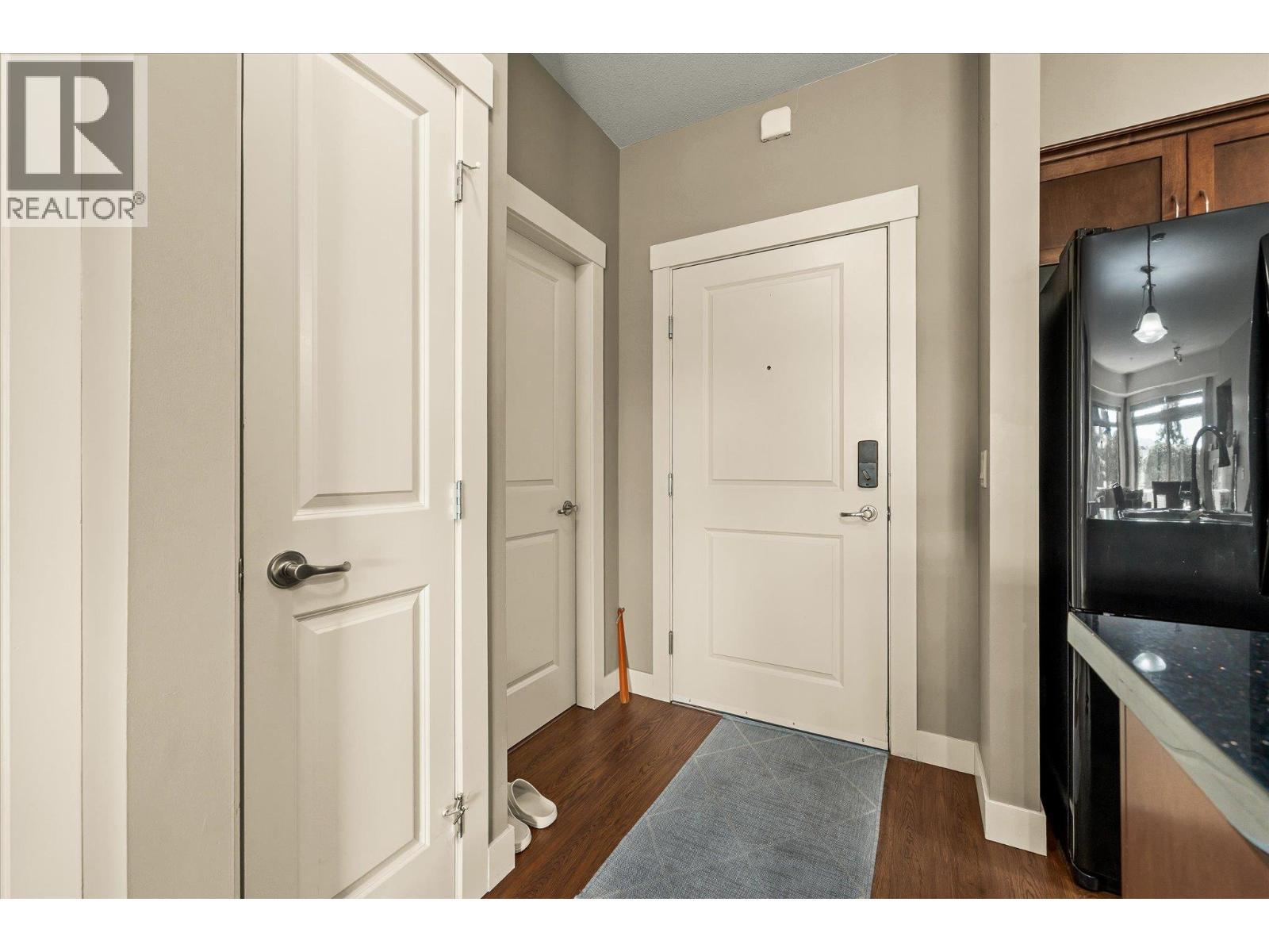 Enter this beautifully maintained condo. Feel more like a townhouse.. - 3545 Carrington Road Unit# 108, West Kelowna, BC