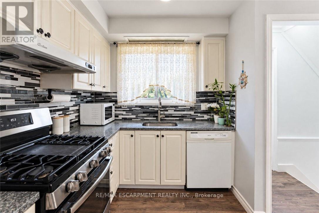 33 Bellingham Drive, Hamilton, ON