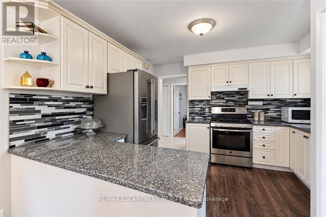 33 Bellingham Drive, Hamilton, ON
