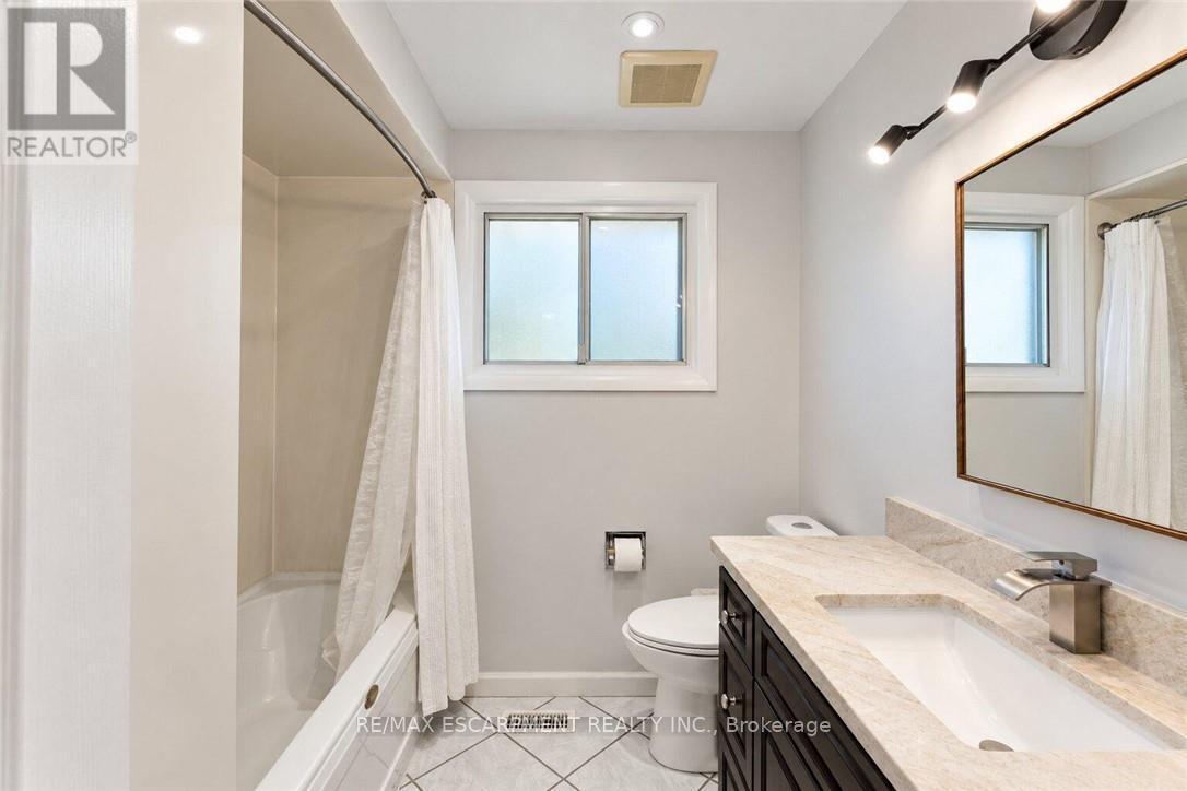 33 Bellingham Drive, Hamilton, ON