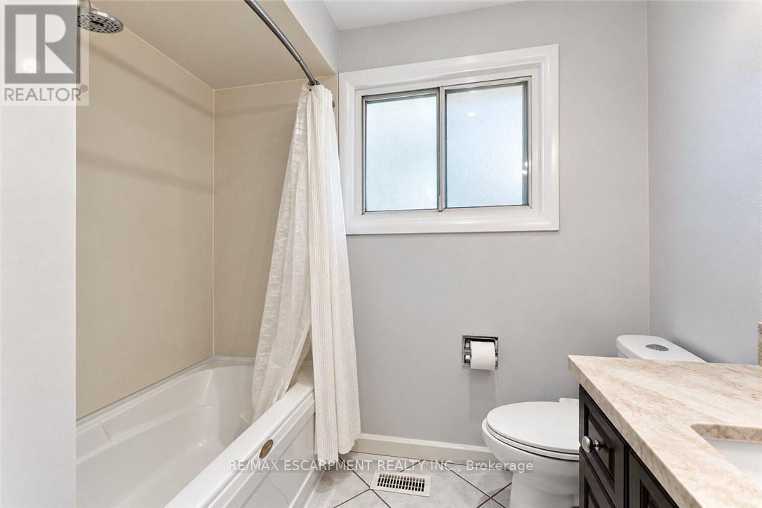 33 Bellingham Drive, Hamilton, ON