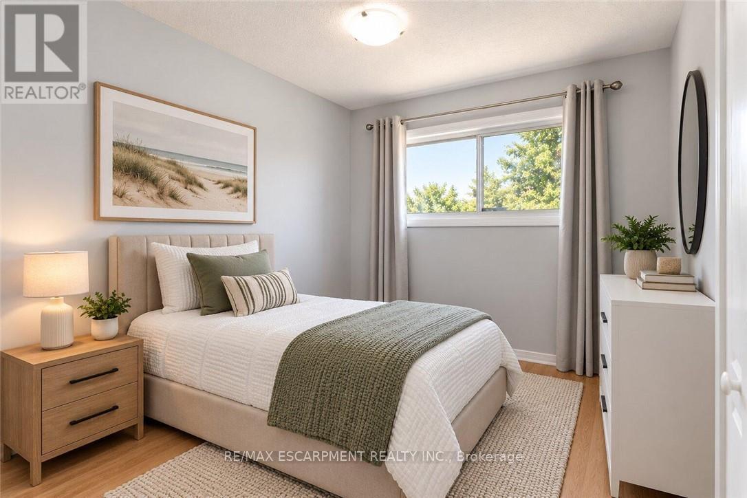 VIRTUALLY STAGED - 33 Bellingham Drive, Hamilton, ON
