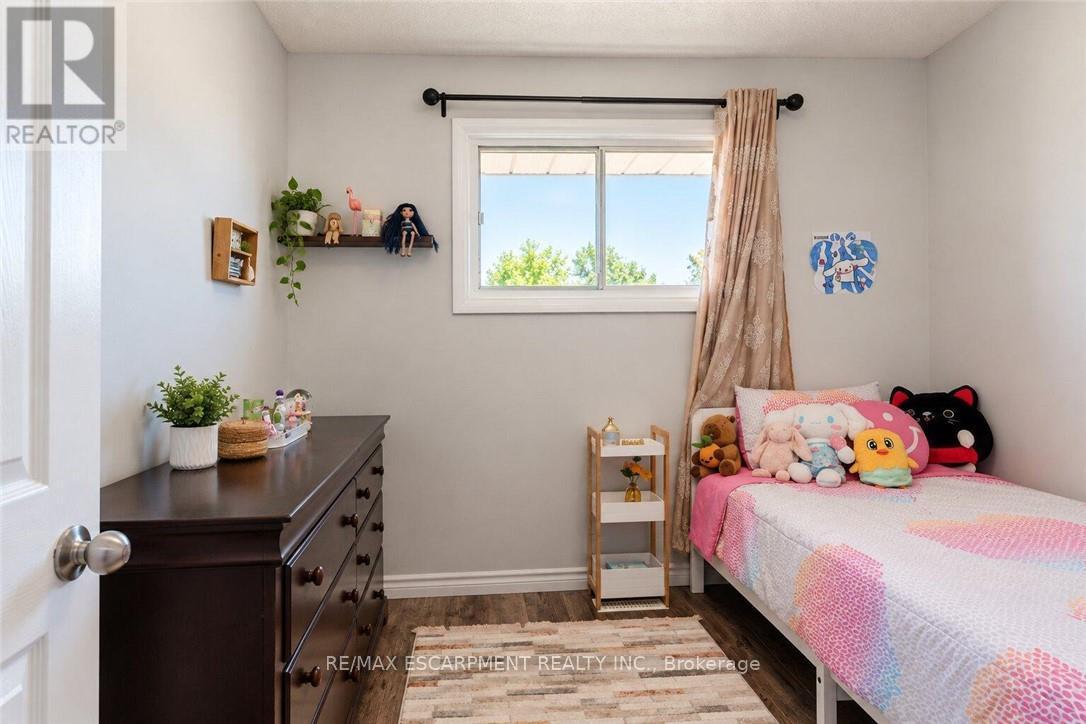 33 Bellingham Drive, Hamilton, ON