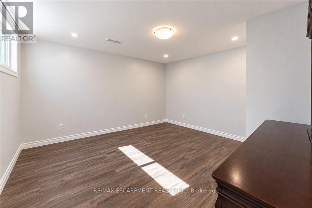 33 Bellingham Drive, Hamilton, ON
