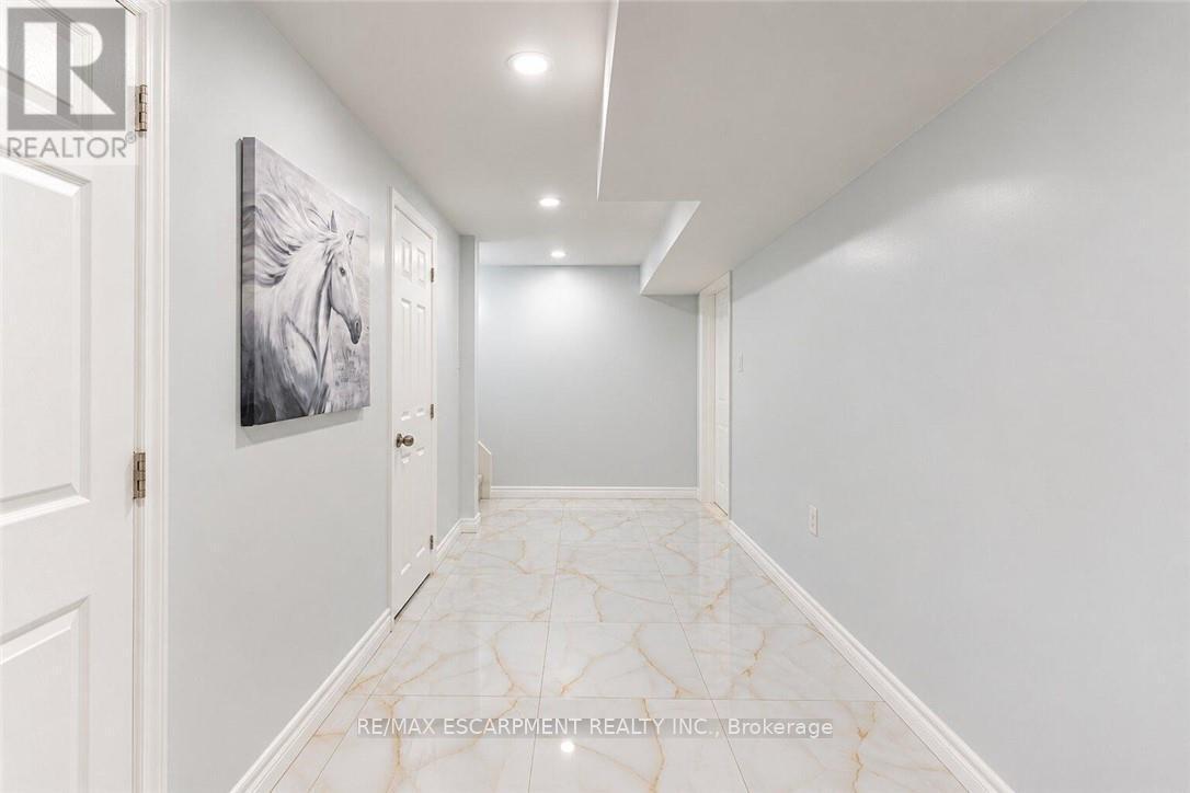 33 Bellingham Drive, Hamilton, ON