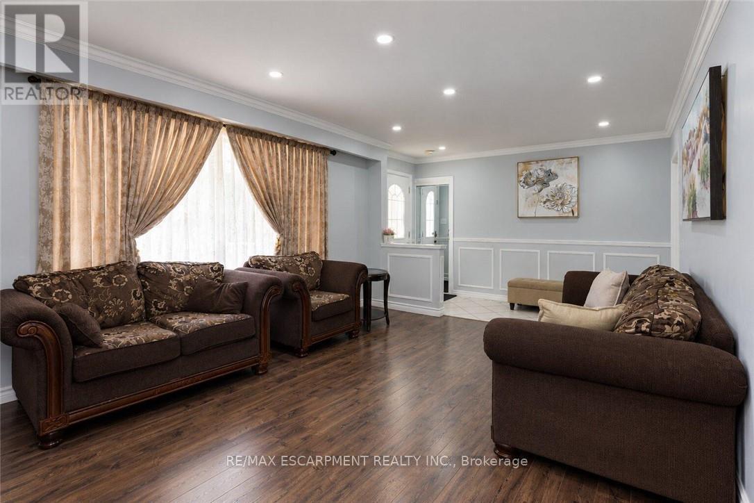 33 Bellingham Drive, Hamilton, ON