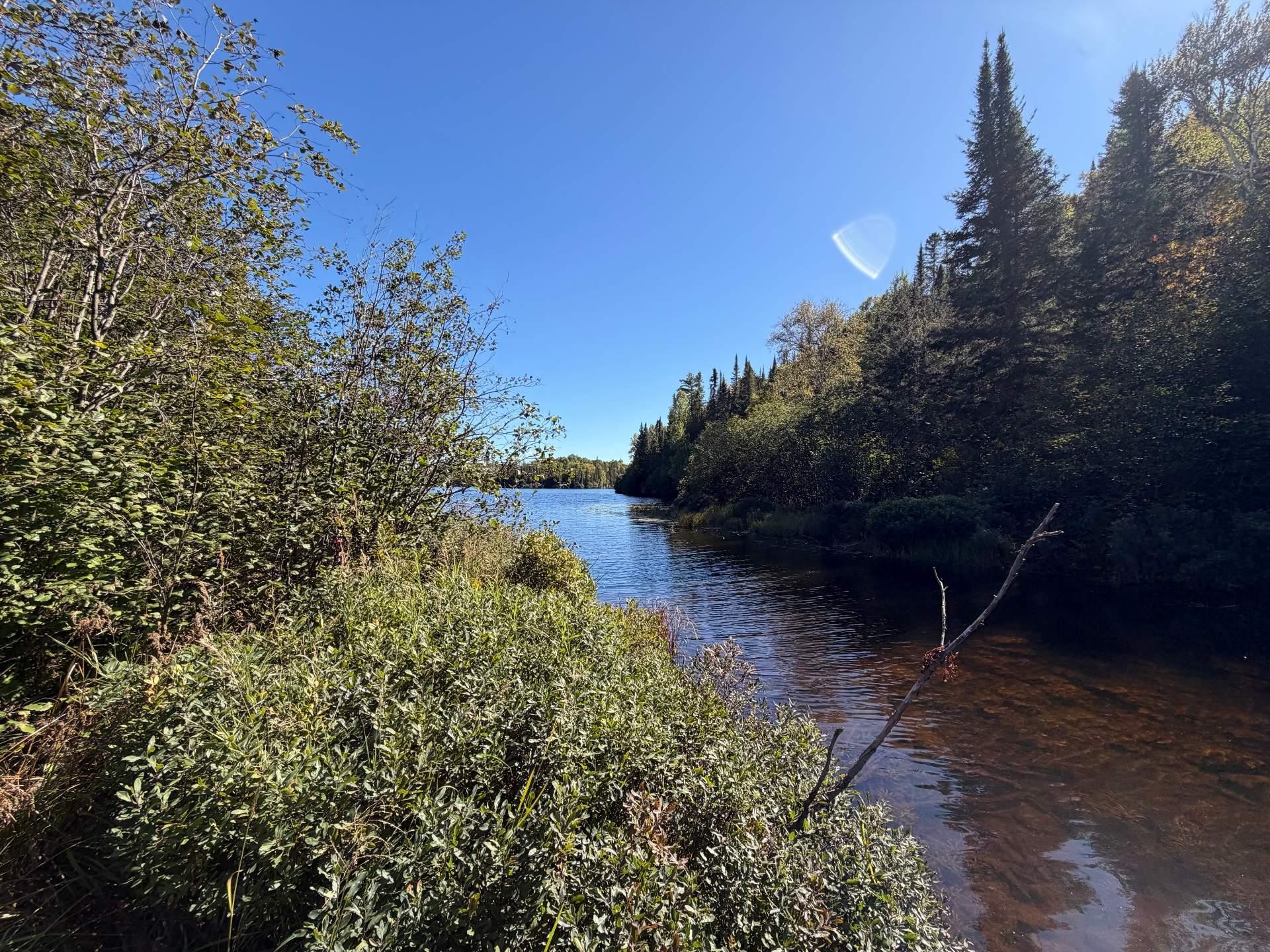 Vue sur l'eau - Ch. St-Laurent, Saint-Michel-Des-Saints, QC