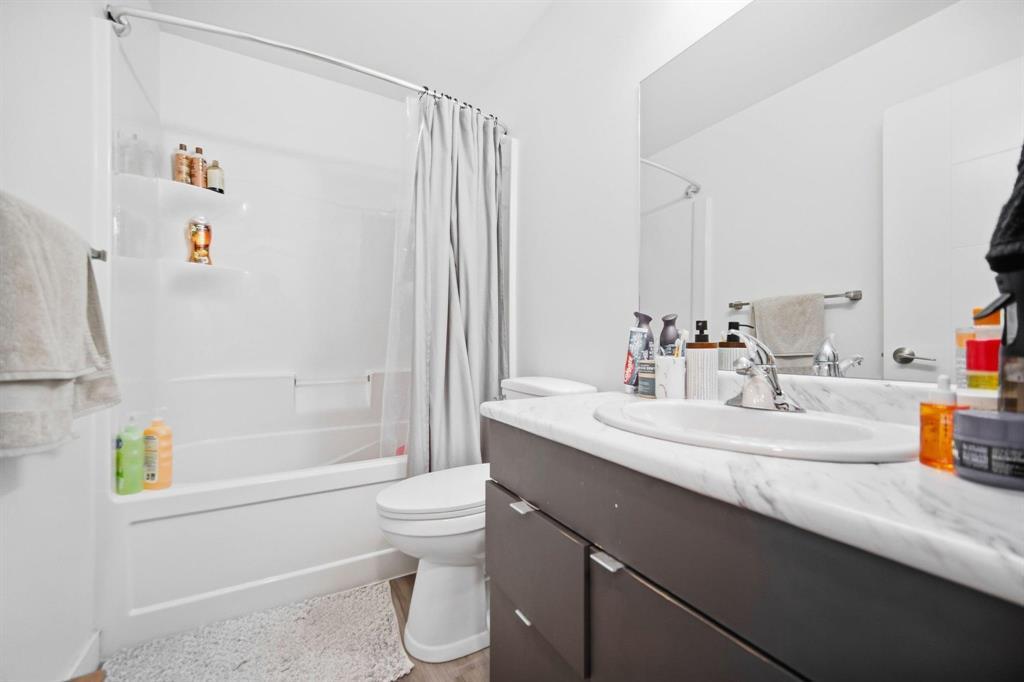 Upper 2 bed 1 bath suite - 583 Cote Street, Winnipeg, MB