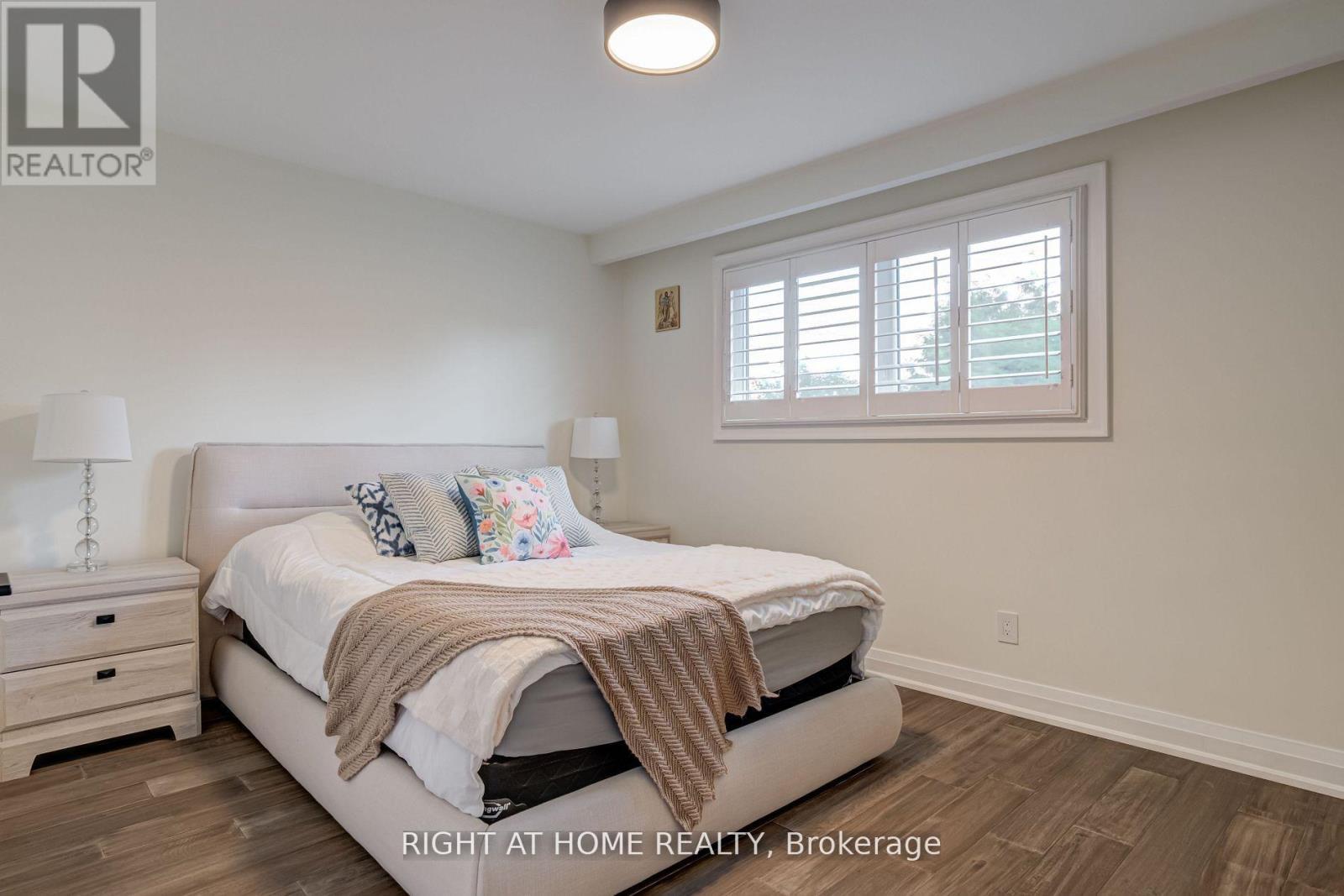 260 Louis Drive, Mississauga, ON