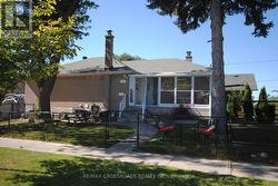 25 ARBUTUS CRESCENT Toronto, ON M1P 1W8