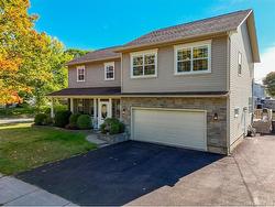 24 Wiggins DR  Fredericton, NB E3A 5N6