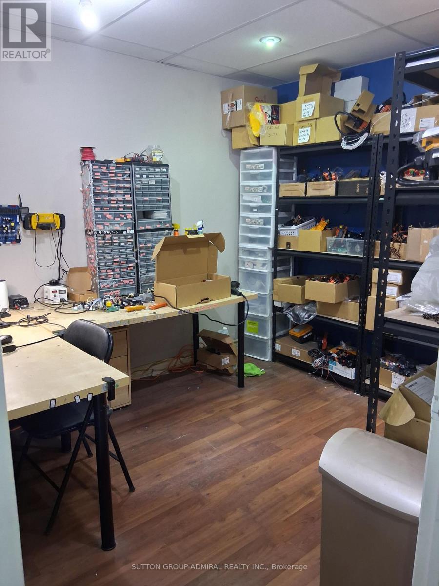 8 - 2355 Derry Road E, Mississauga, ON
