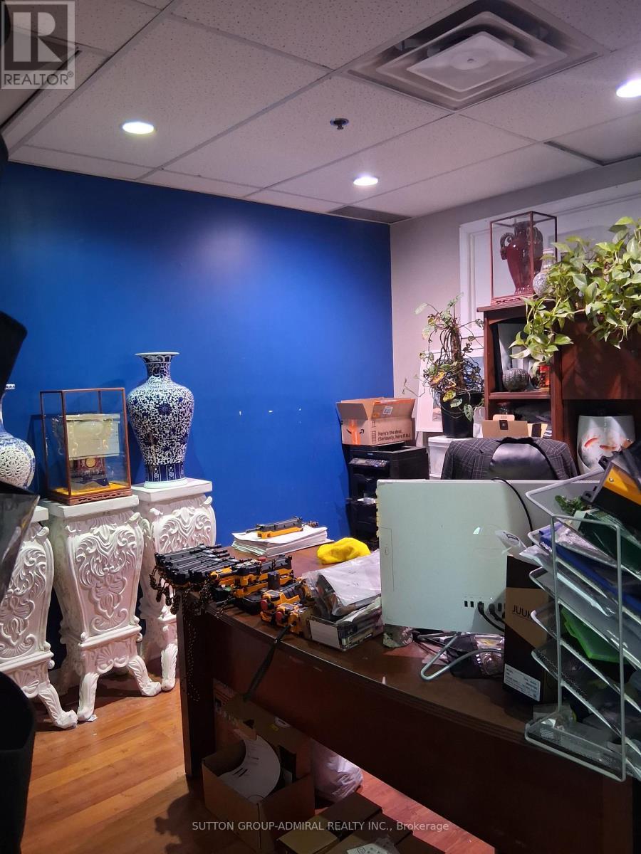 8 - 2355 Derry Road E, Mississauga, ON