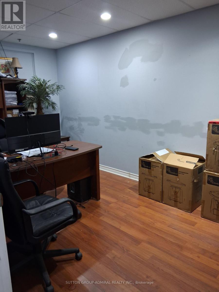 8 - 2355 Derry Road E, Mississauga, ON