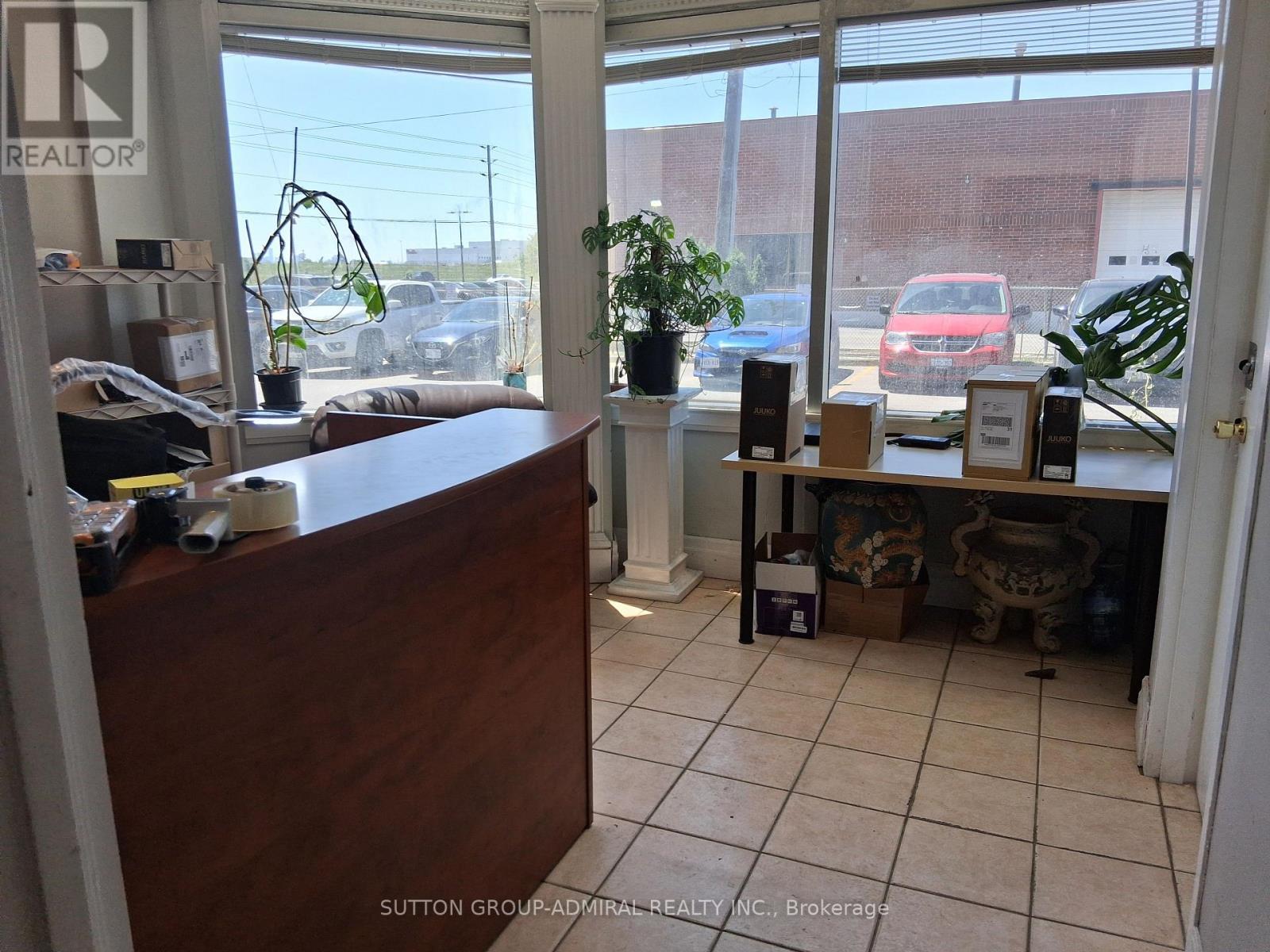8 - 2355 Derry Road E, Mississauga, ON
