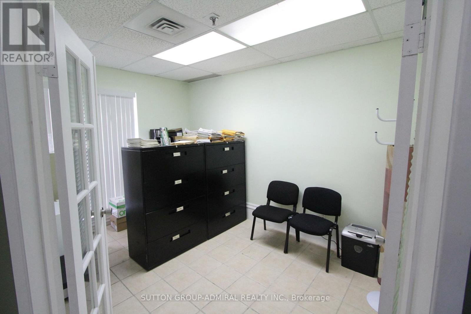 8 - 2355 Derry Road E, Mississauga, ON