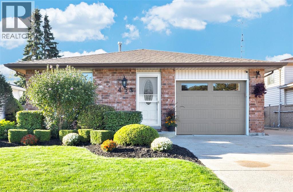 458 Desjardins, Belle River, ON