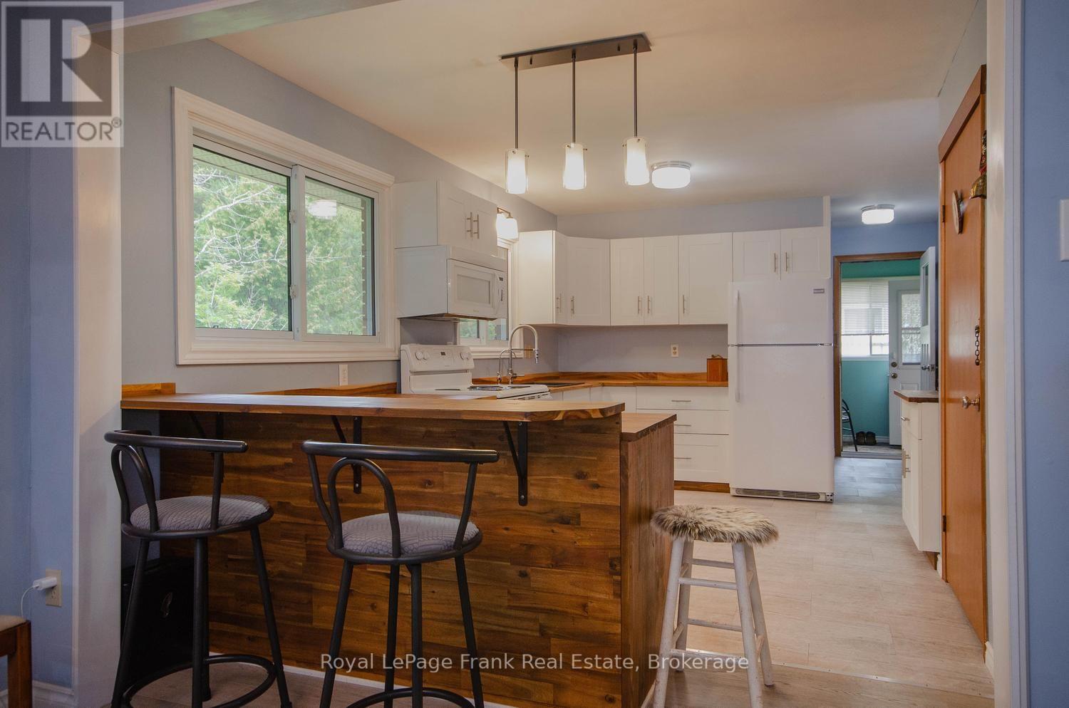 Breakfast Bar - 15032 Telephone Road, Brighton, ON