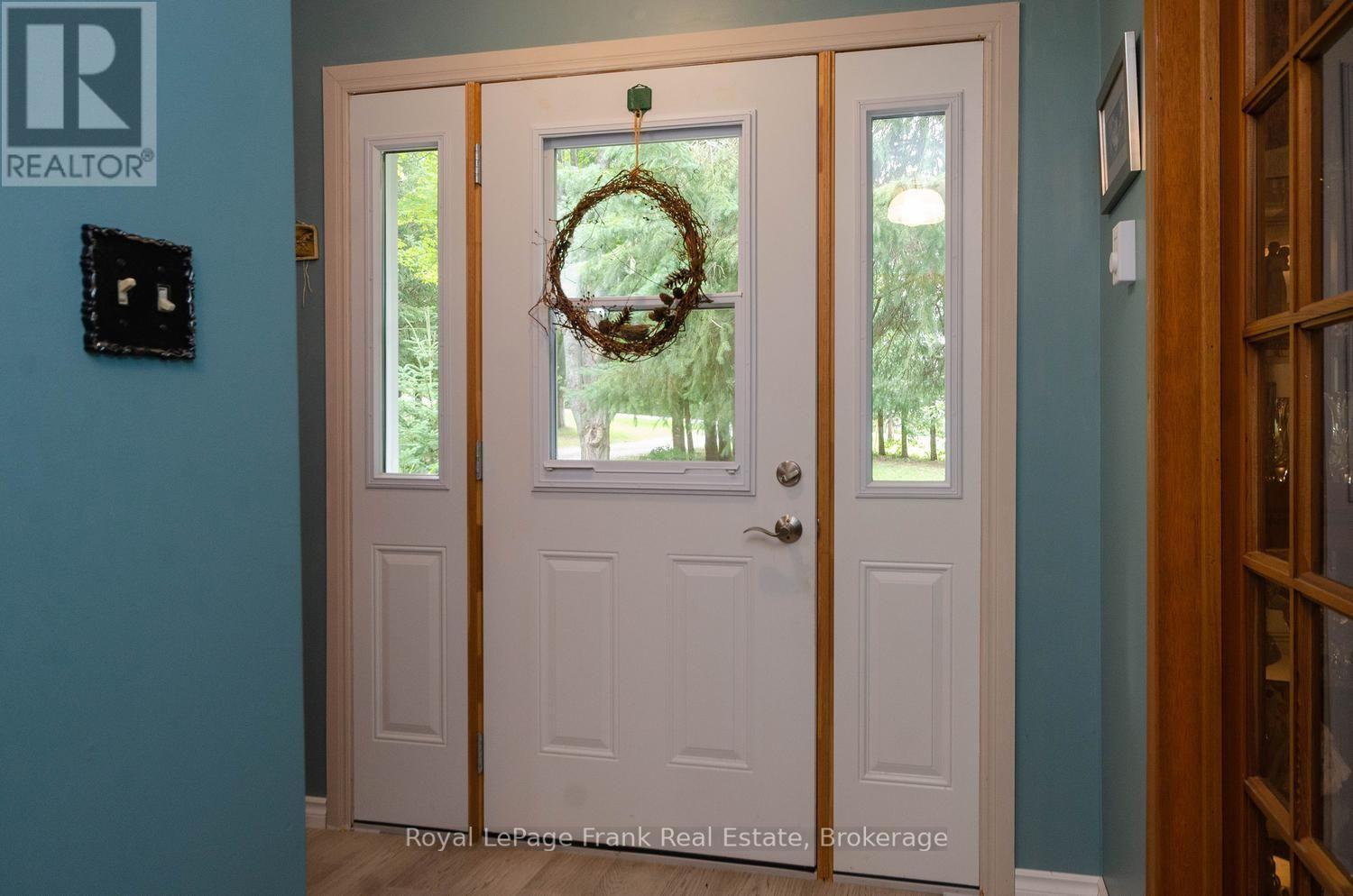 Foyer - 15032 Telephone Road, Brighton, ON