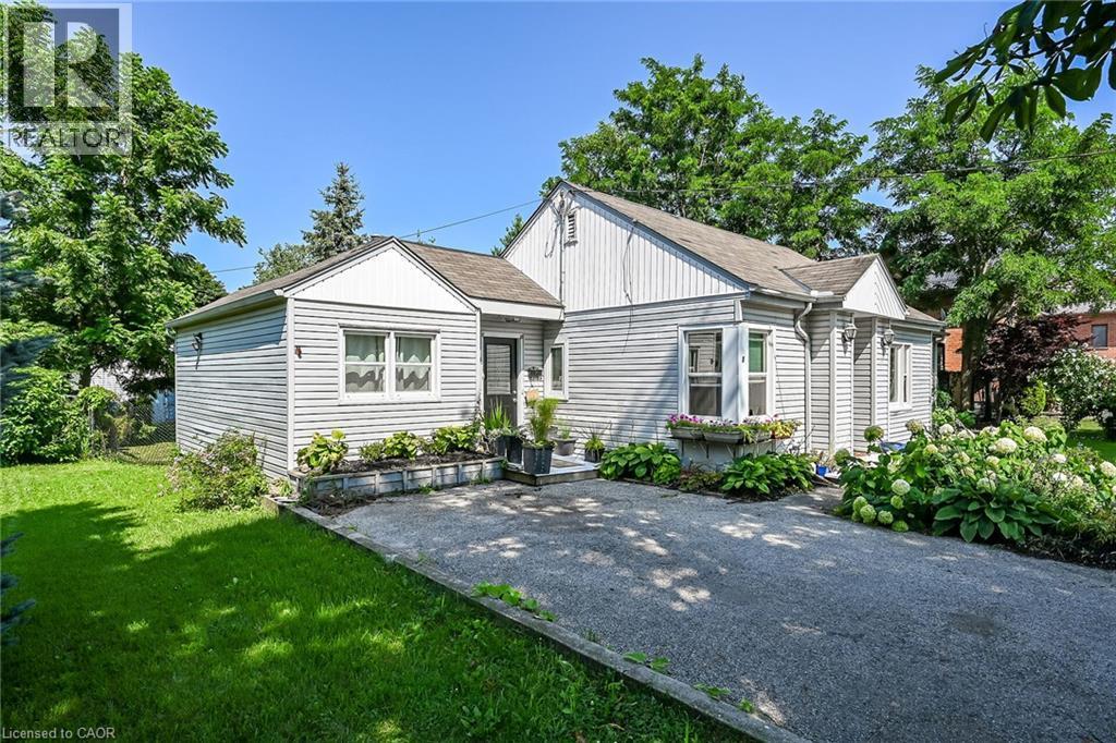 8 Victoria Street, Hagersville, ON