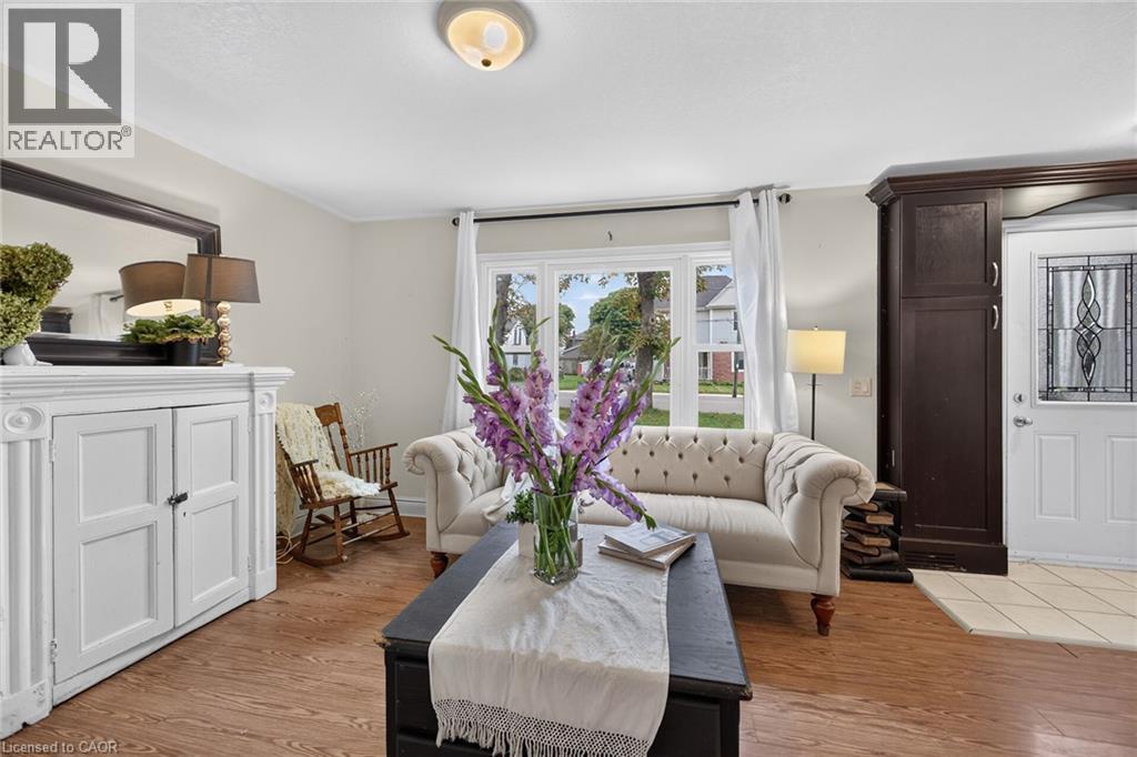 8 Victoria Street, Hagersville, ON