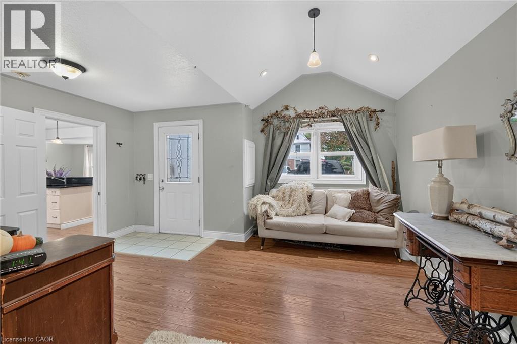 8 Victoria Street, Hagersville, ON