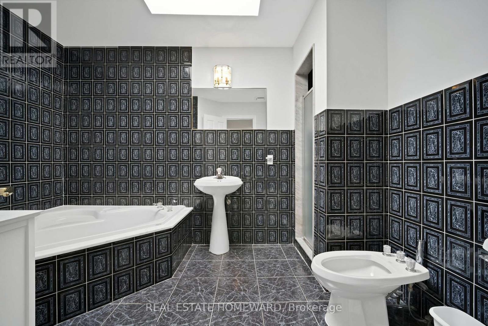 84 Maybourne Avenue, Toronto, ON