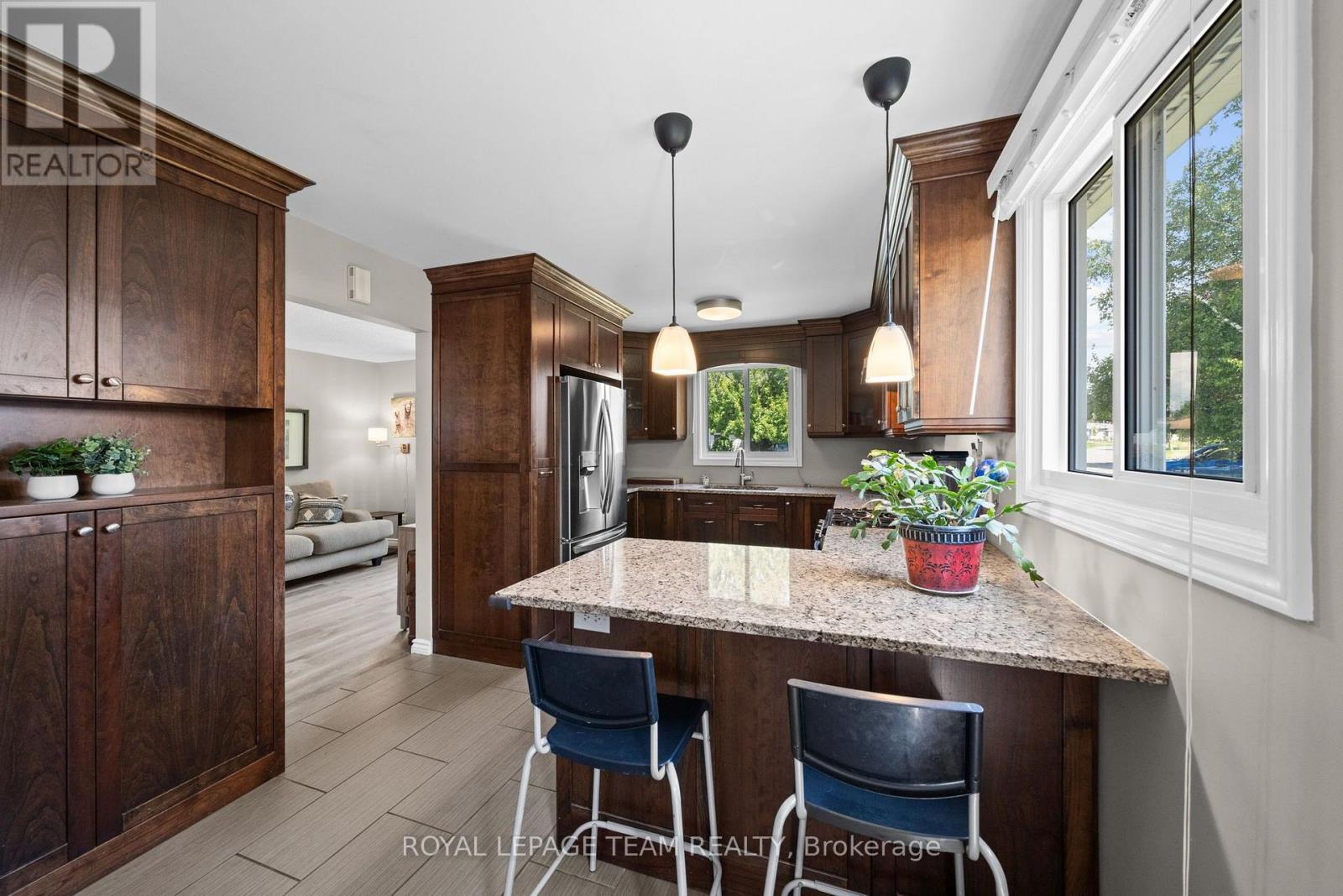 27 Ballantrae Way, Ottawa, ON