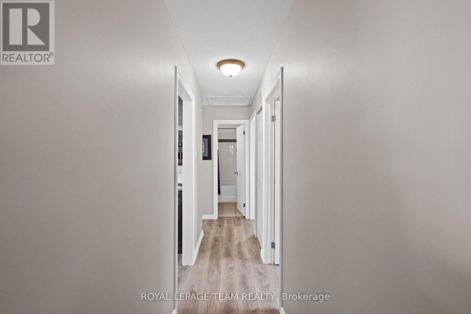 27 Ballantrae Way, Ottawa, ON