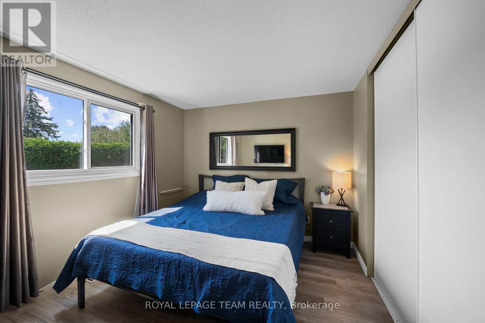 27 Ballantrae Way, Ottawa, ON