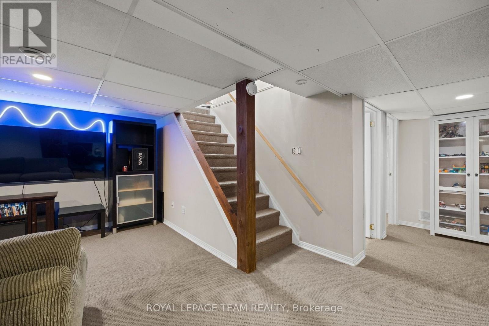 27 Ballantrae Way, Ottawa, ON