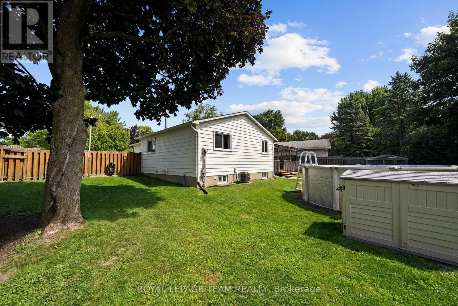 27 Ballantrae Way, Ottawa, ON
