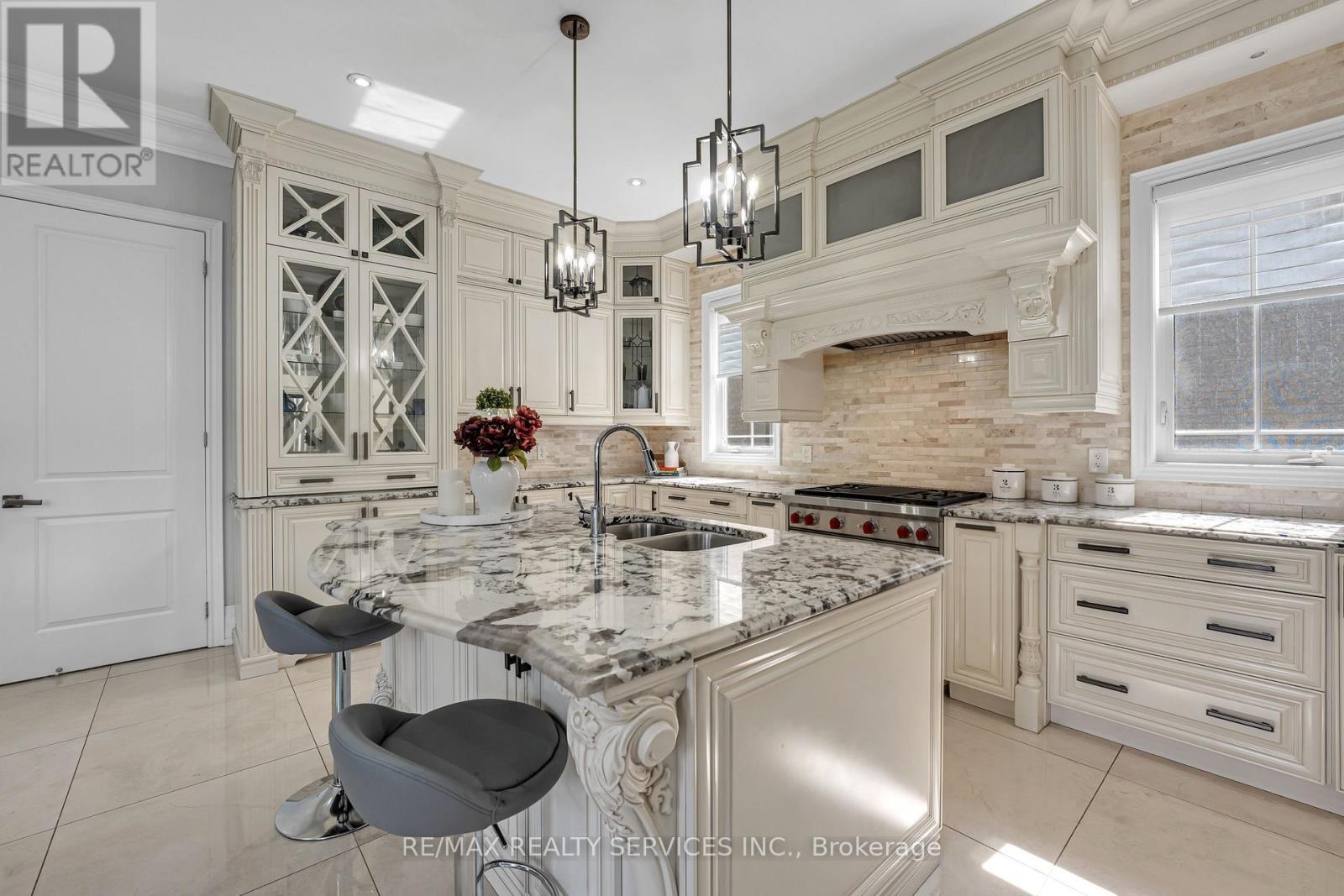 22 Giant Cedars Court, King, ON