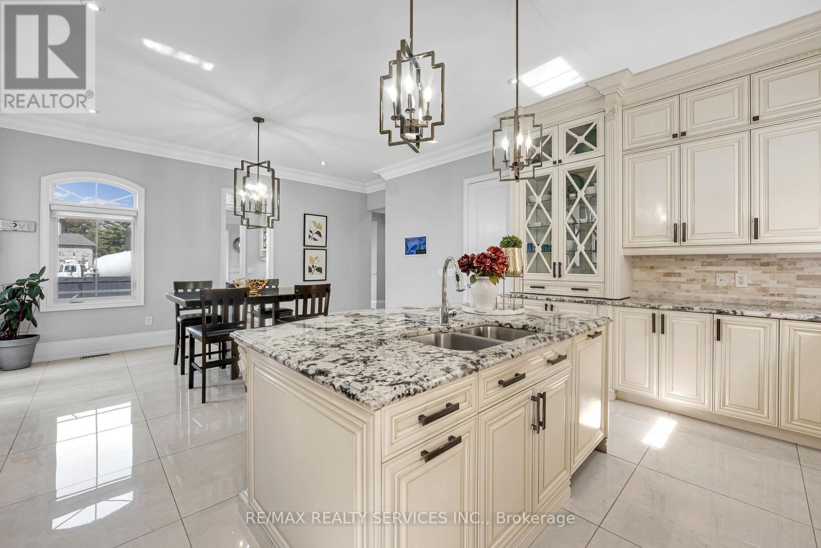 22 Giant Cedars Court, King, ON