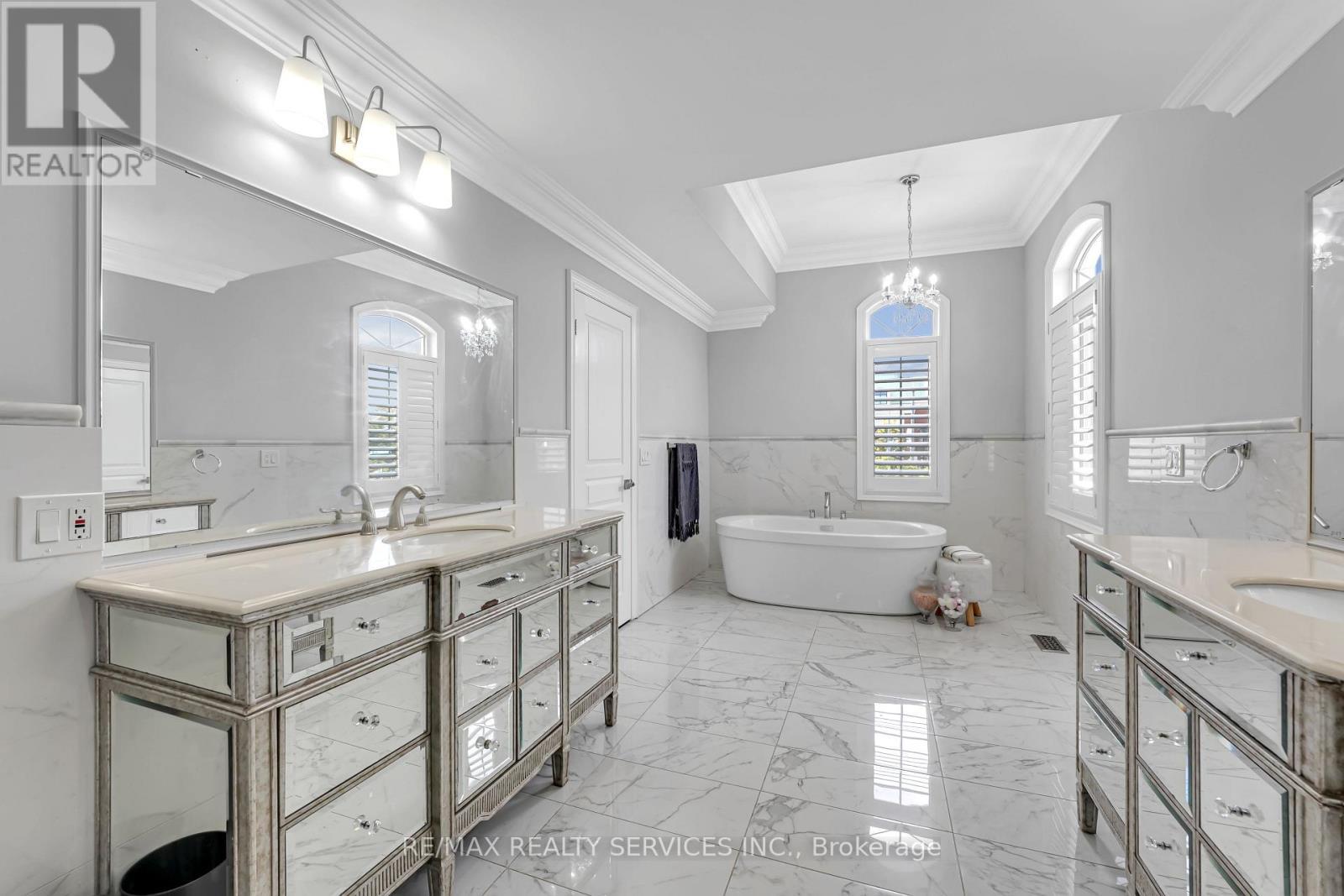 22 Giant Cedars Court, King, ON