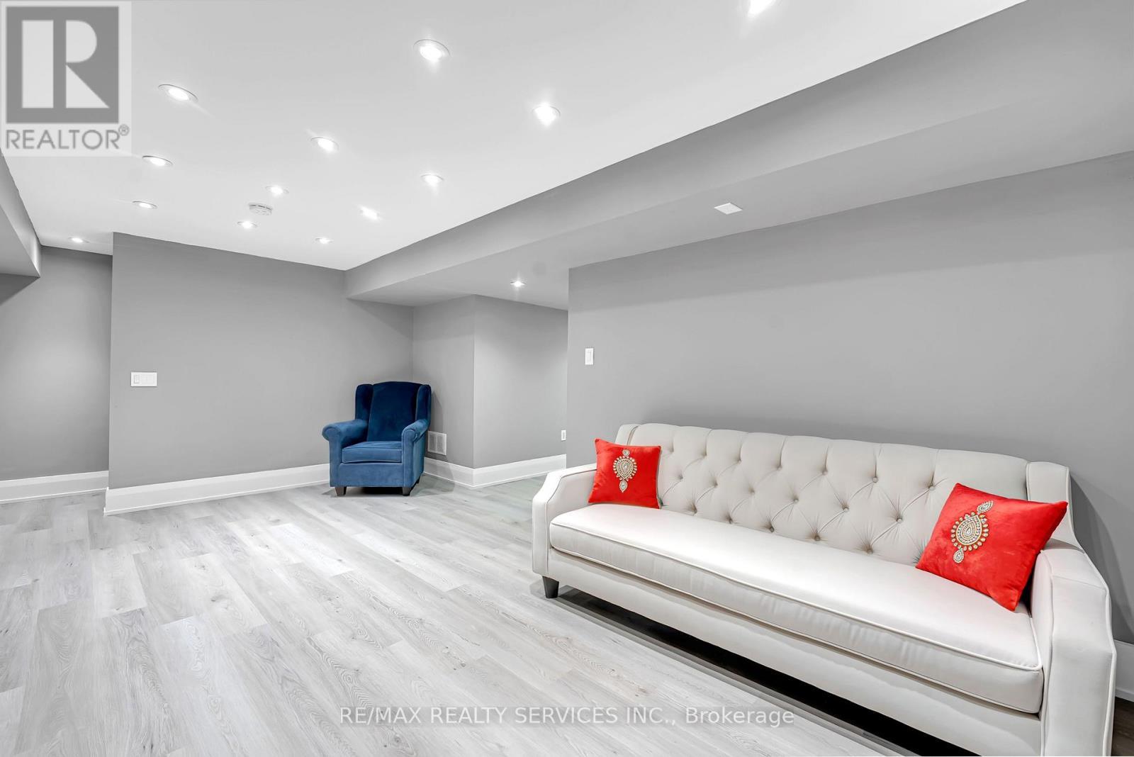 22 Giant Cedars Court, King, ON