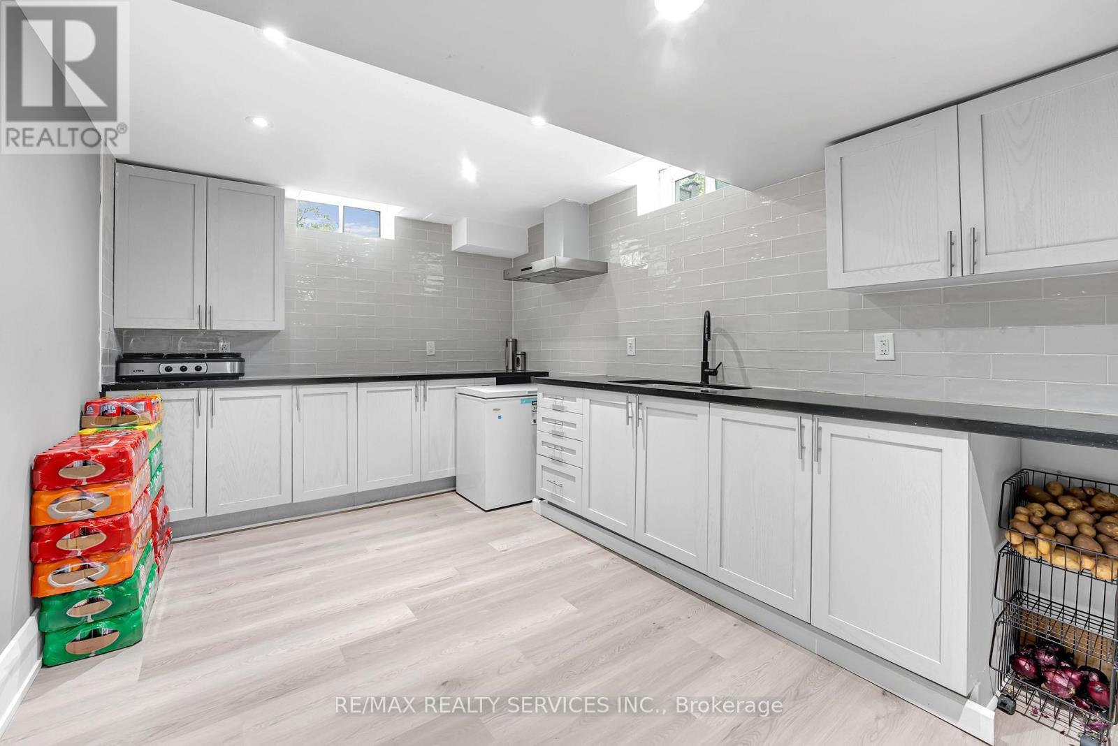 22 Giant Cedars Court, King, ON
