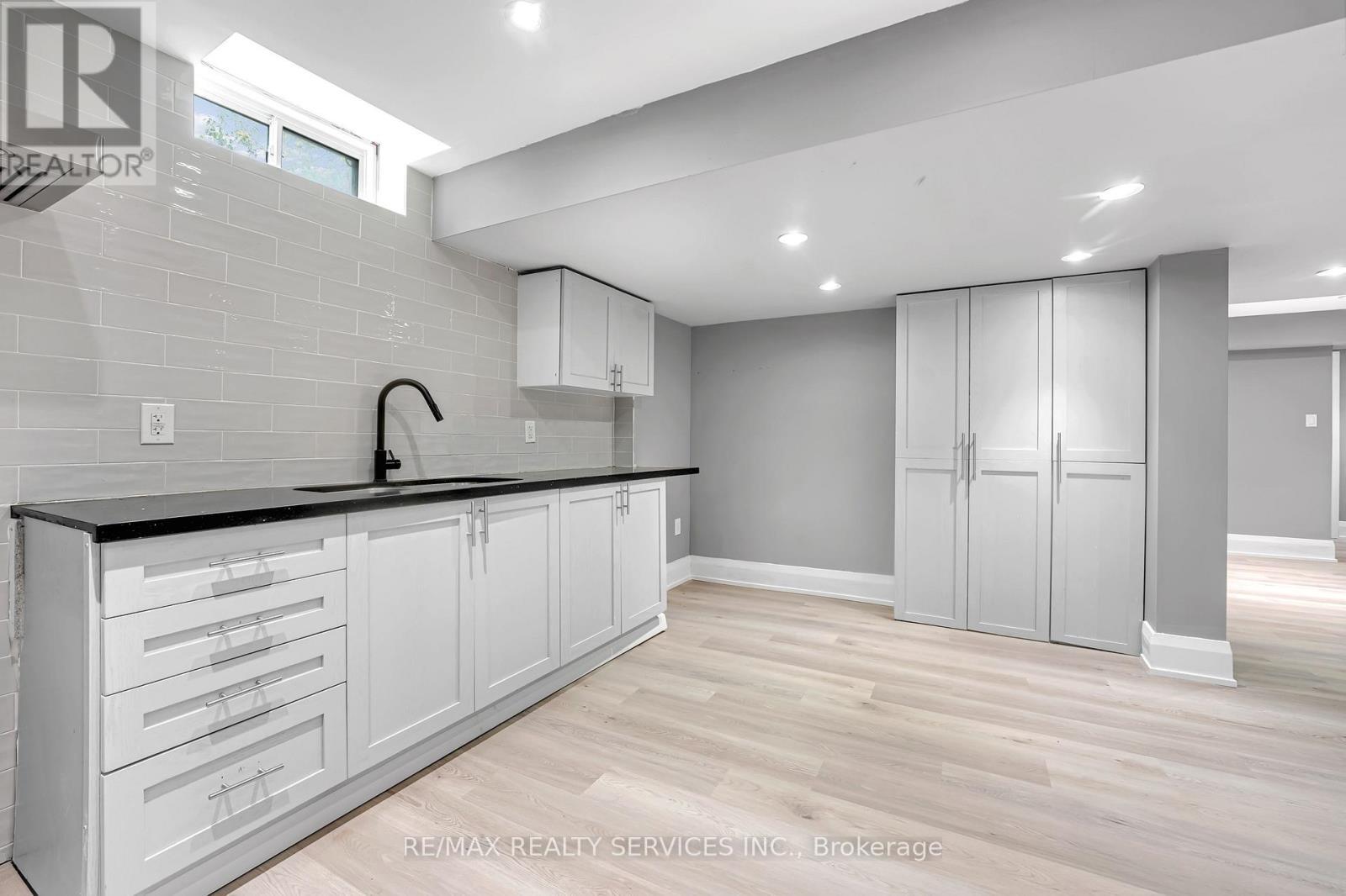 22 Giant Cedars Court, King, ON