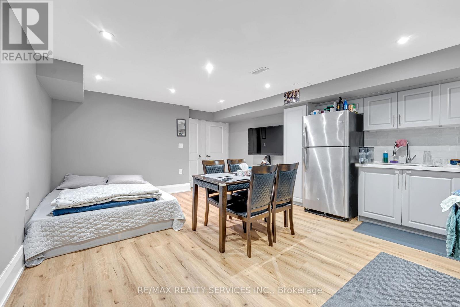22 Giant Cedars Court, King, ON