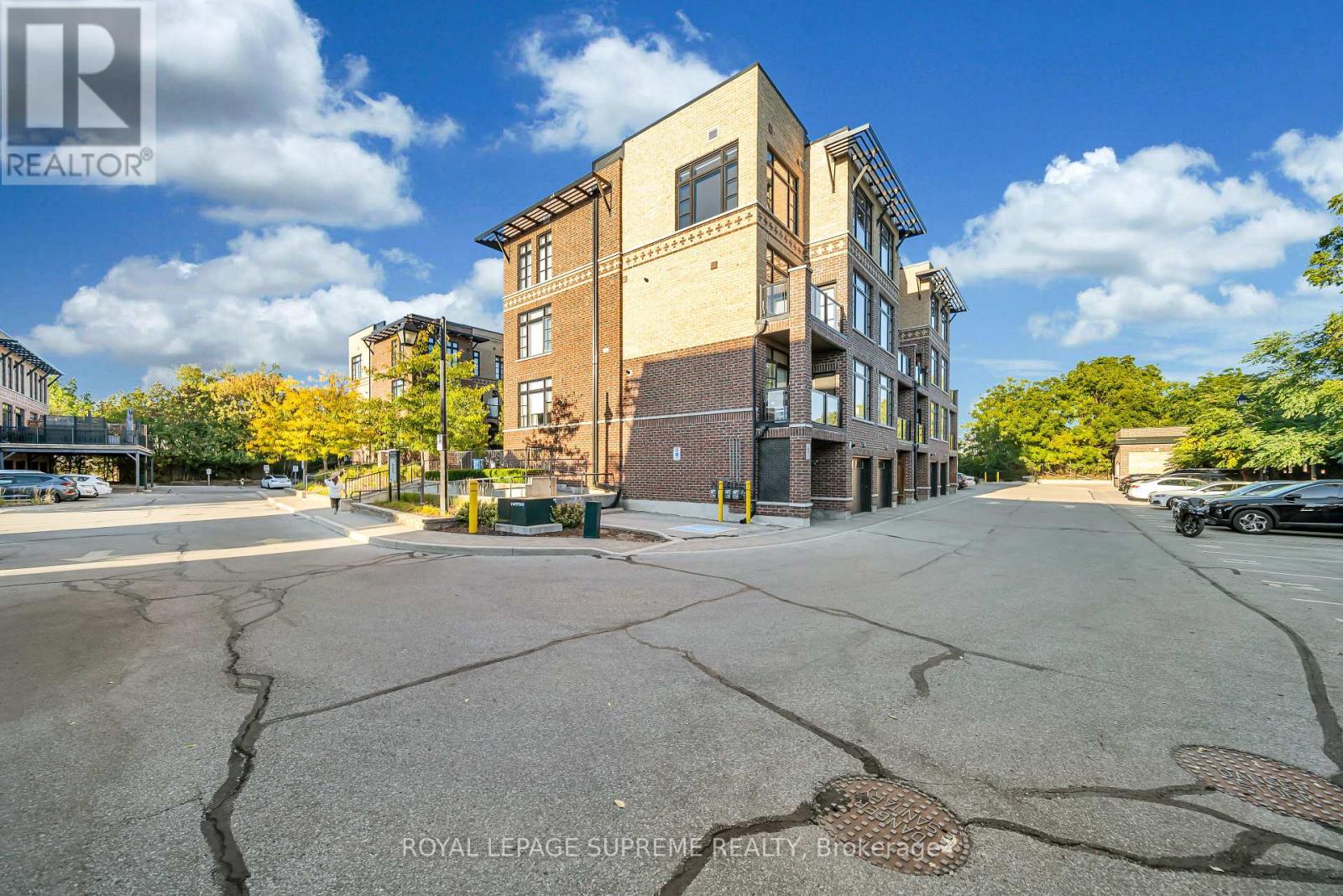 43 - 8167 Kipling Avenue, Vaughan, ON