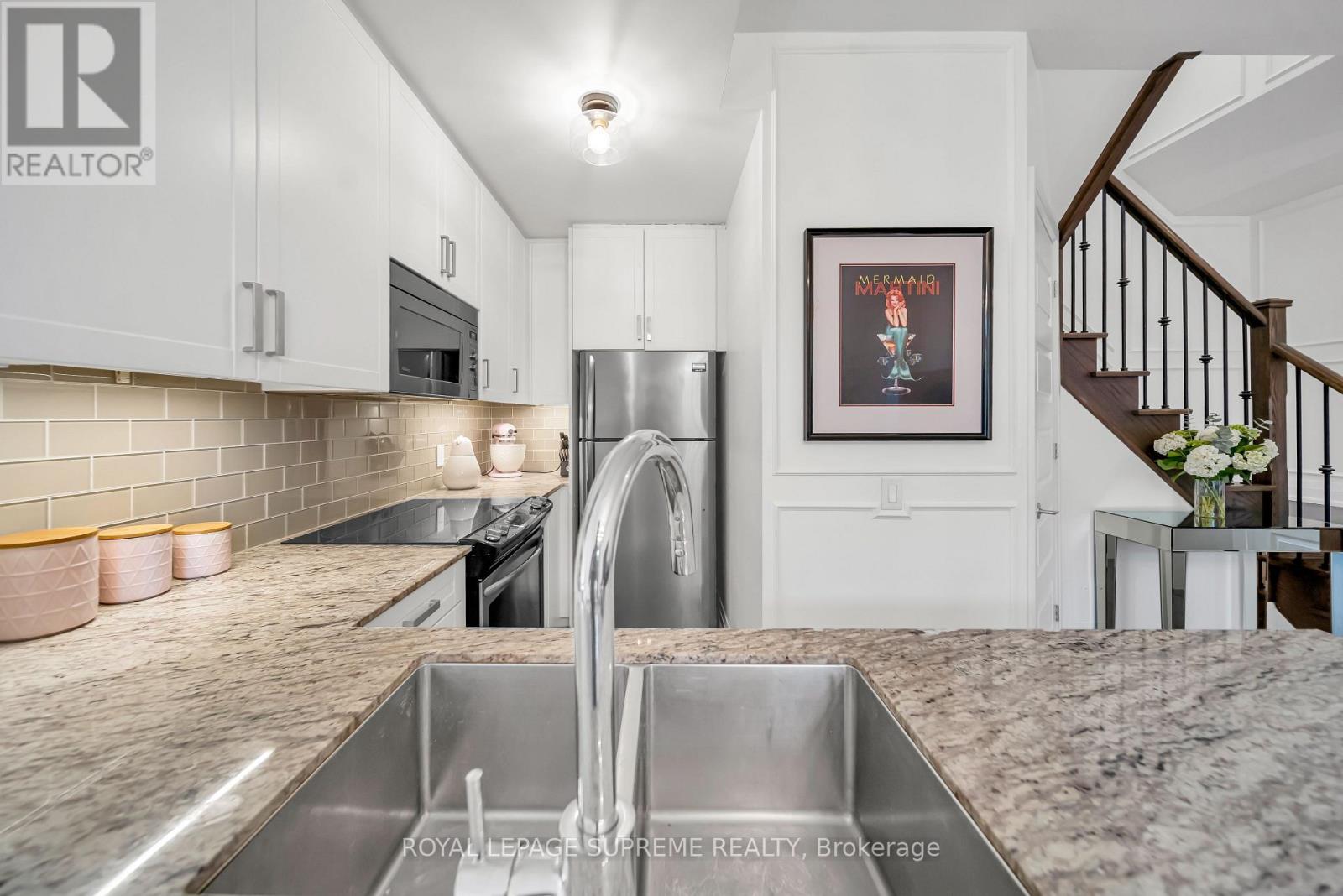 43 - 8167 Kipling Avenue, Vaughan, ON