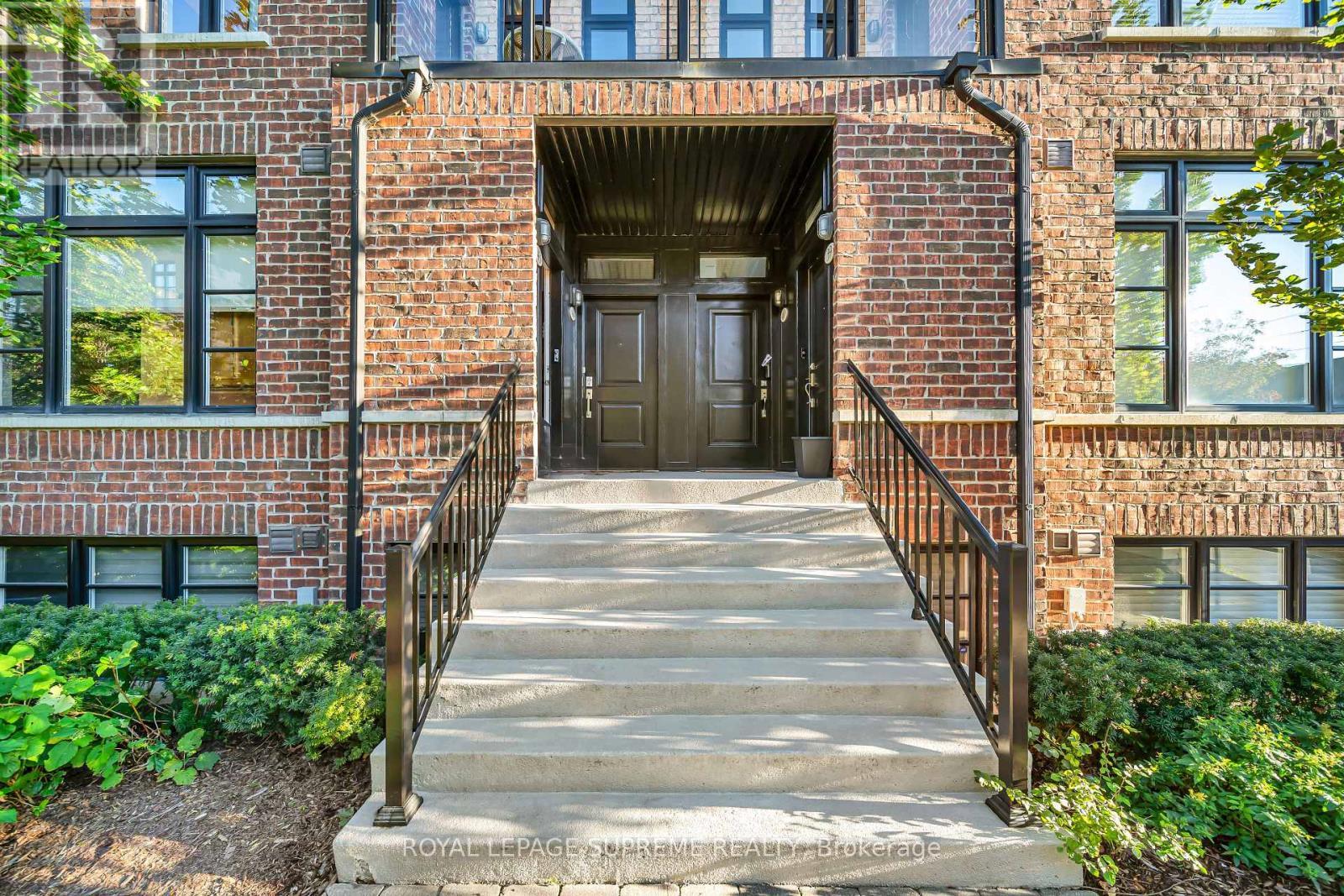 43 - 8167 Kipling Avenue, Vaughan, ON