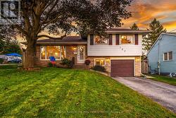 127 ROXBOROUGH ROAD Newmarket, ON L3Y 3L1