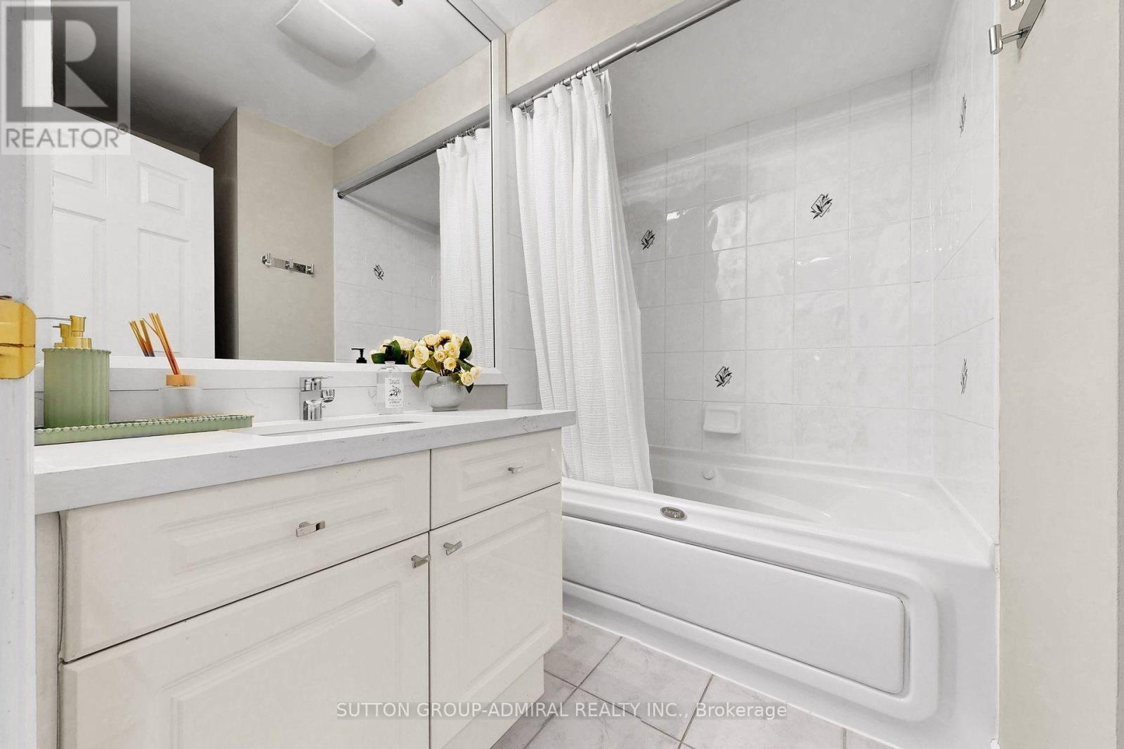2002 John Street, Markham, ON