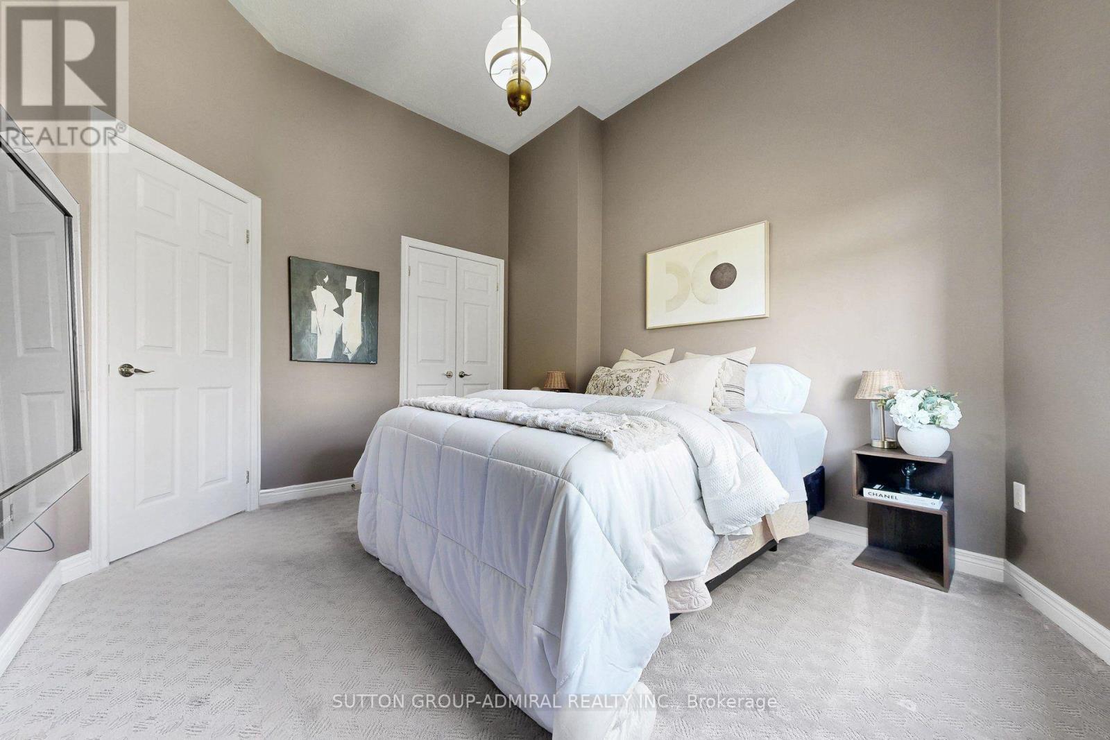 2002 John Street, Markham, ON