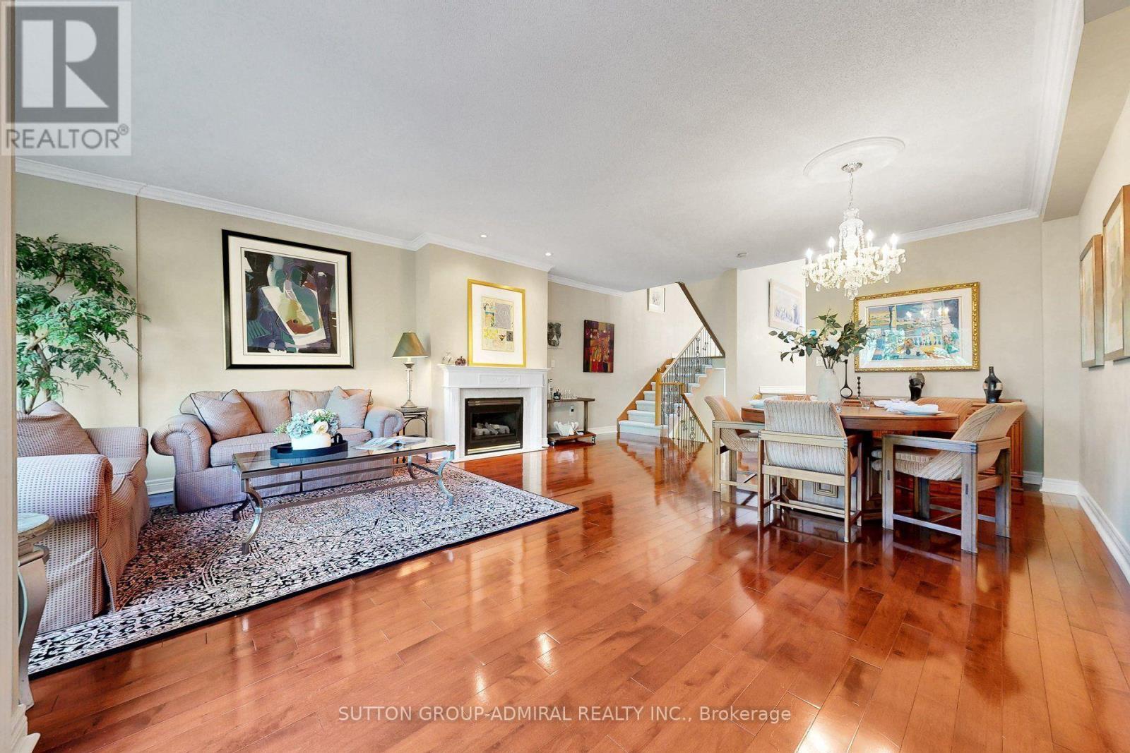 2002 John Street, Markham, ON