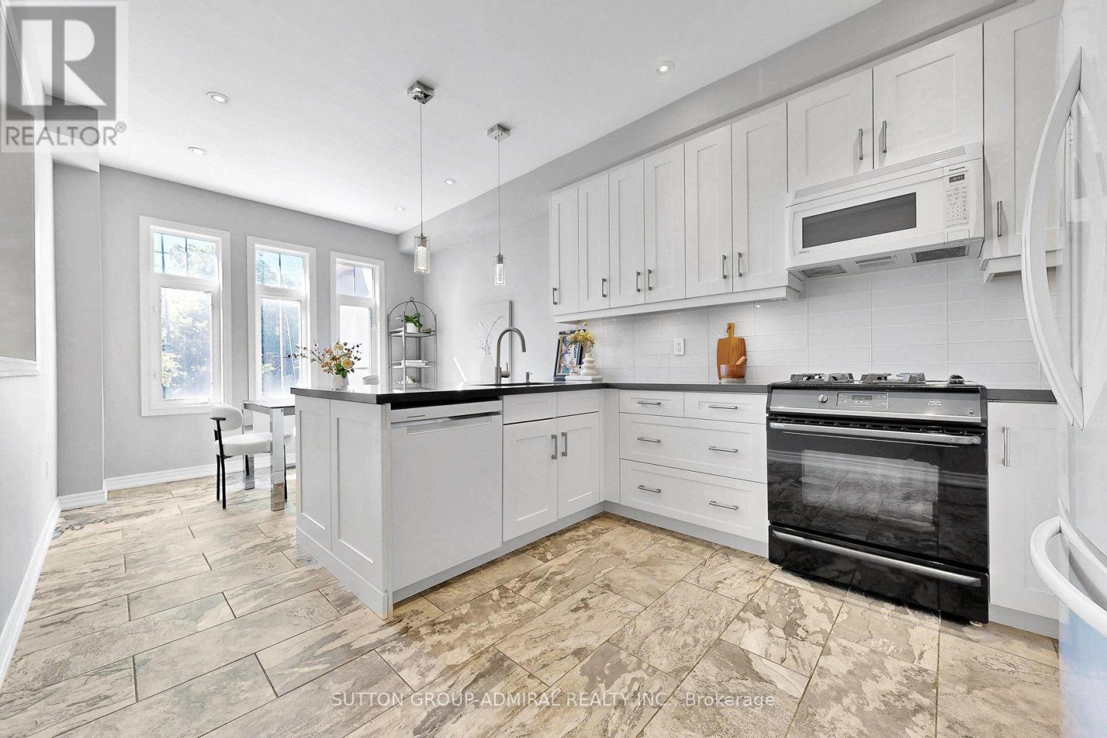 2002 John Street, Markham, ON