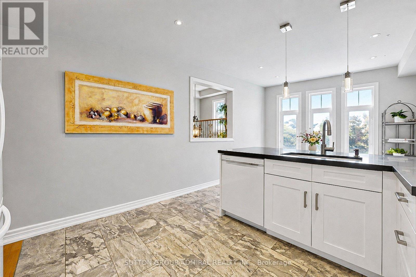 2002 John Street, Markham, ON